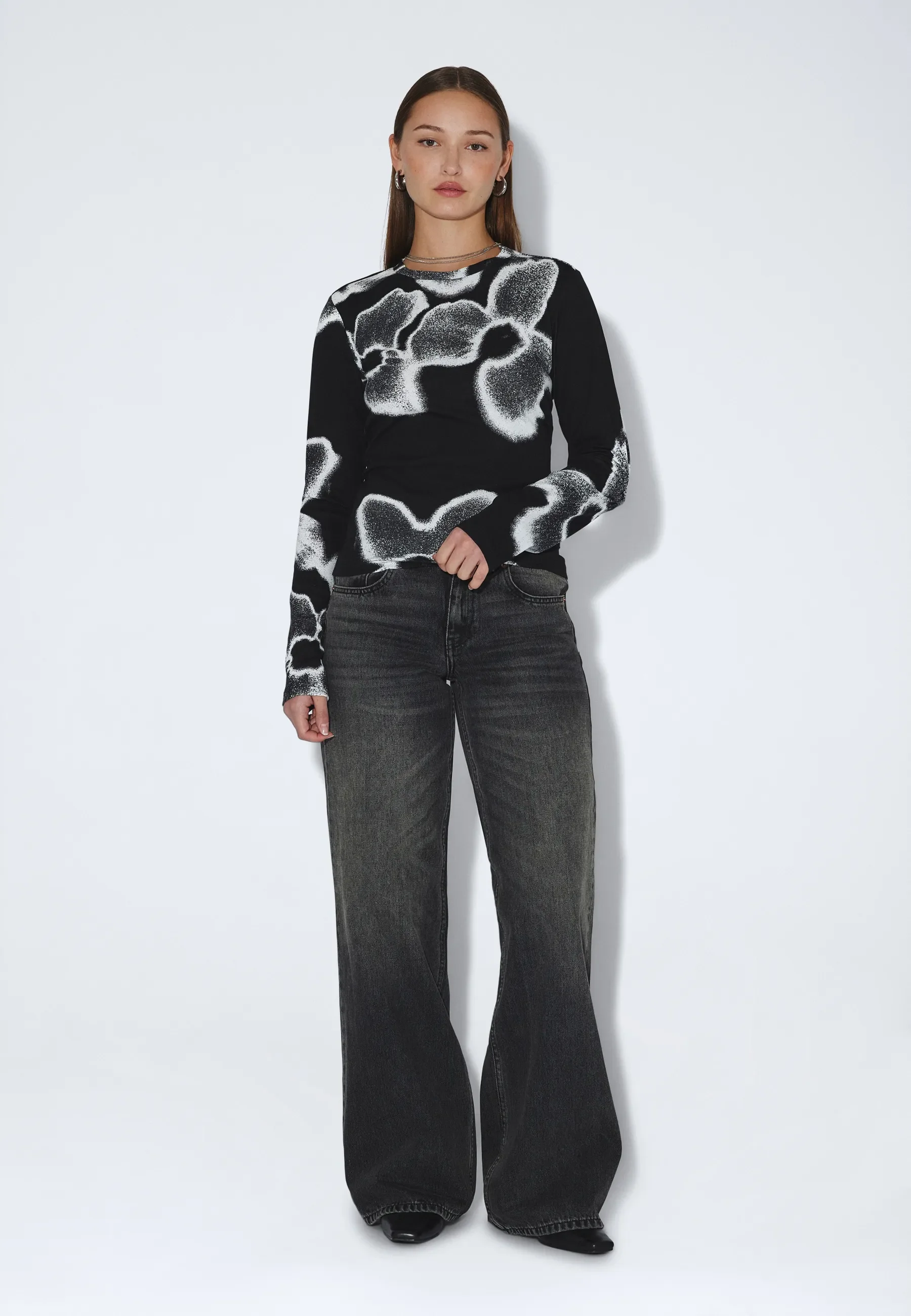 Amara Top - Black AOP Flower