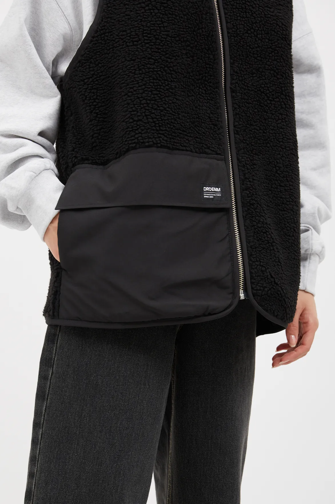 Dey Pile Vest - Black - Image 5