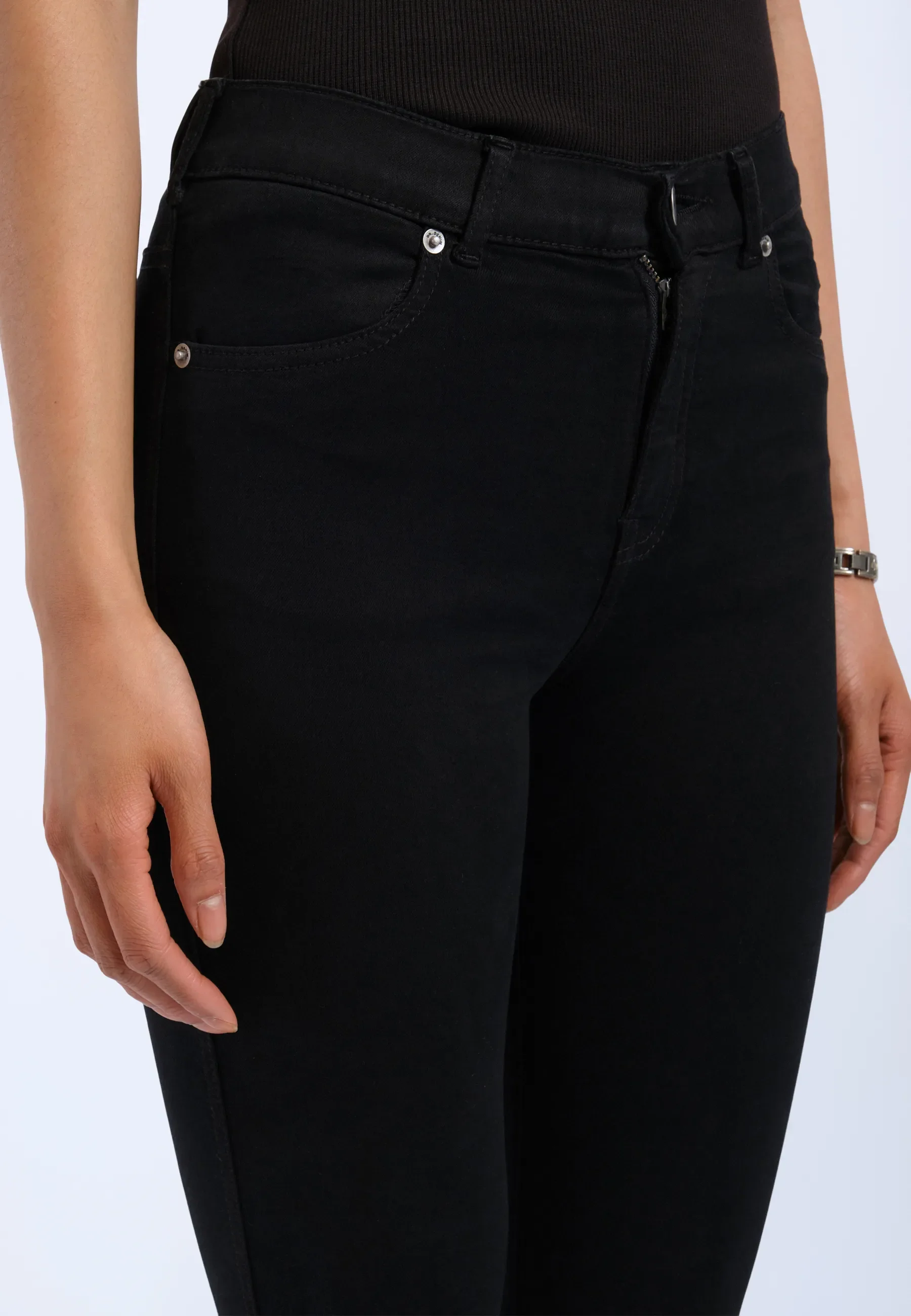 Lexy Mid Skinny - Black ripped knees - Image 9