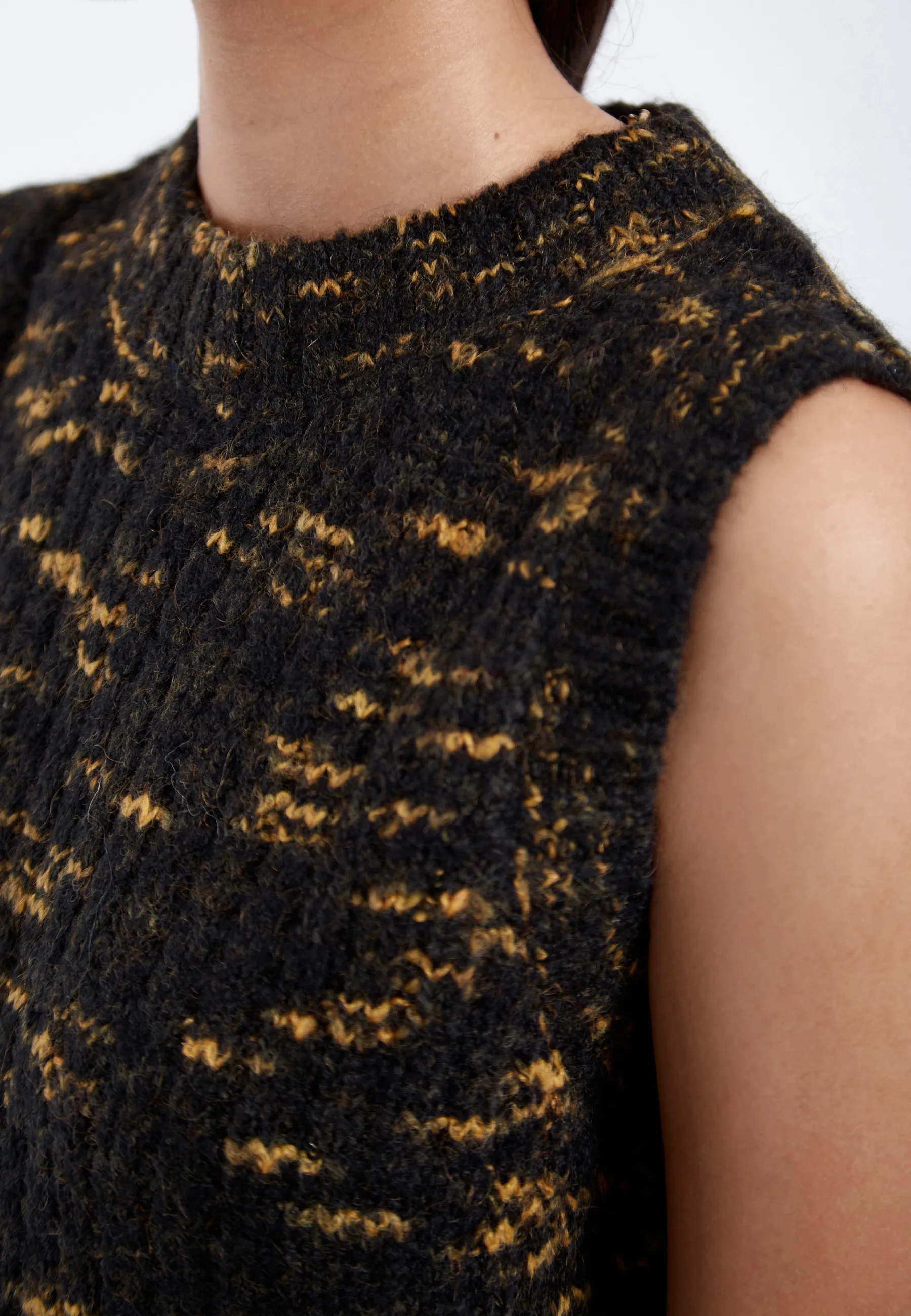 Mina Vest - Space Black - Image 6