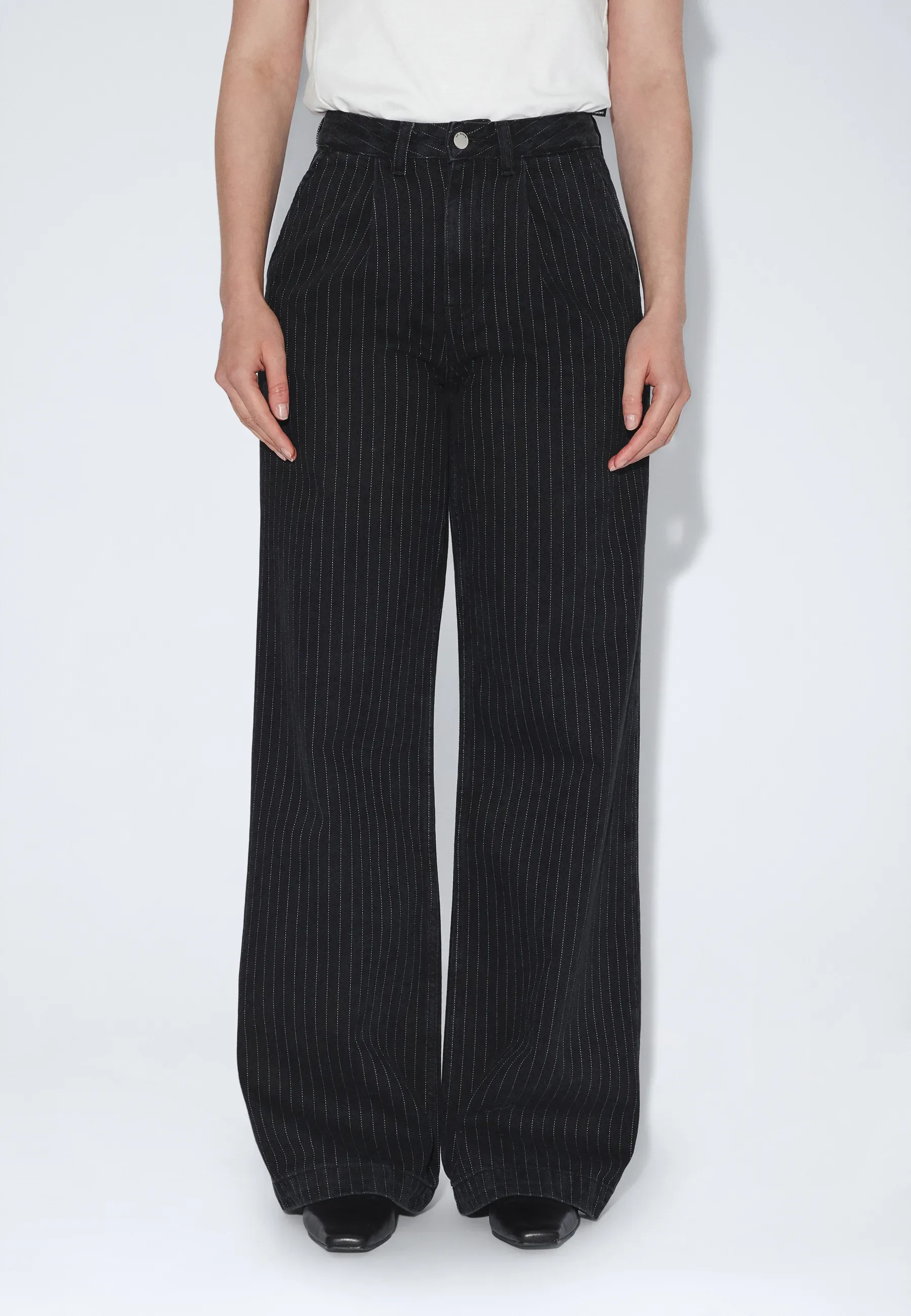 Rhue High Wide Pleated - Washed Black Pinstripe - Image 5