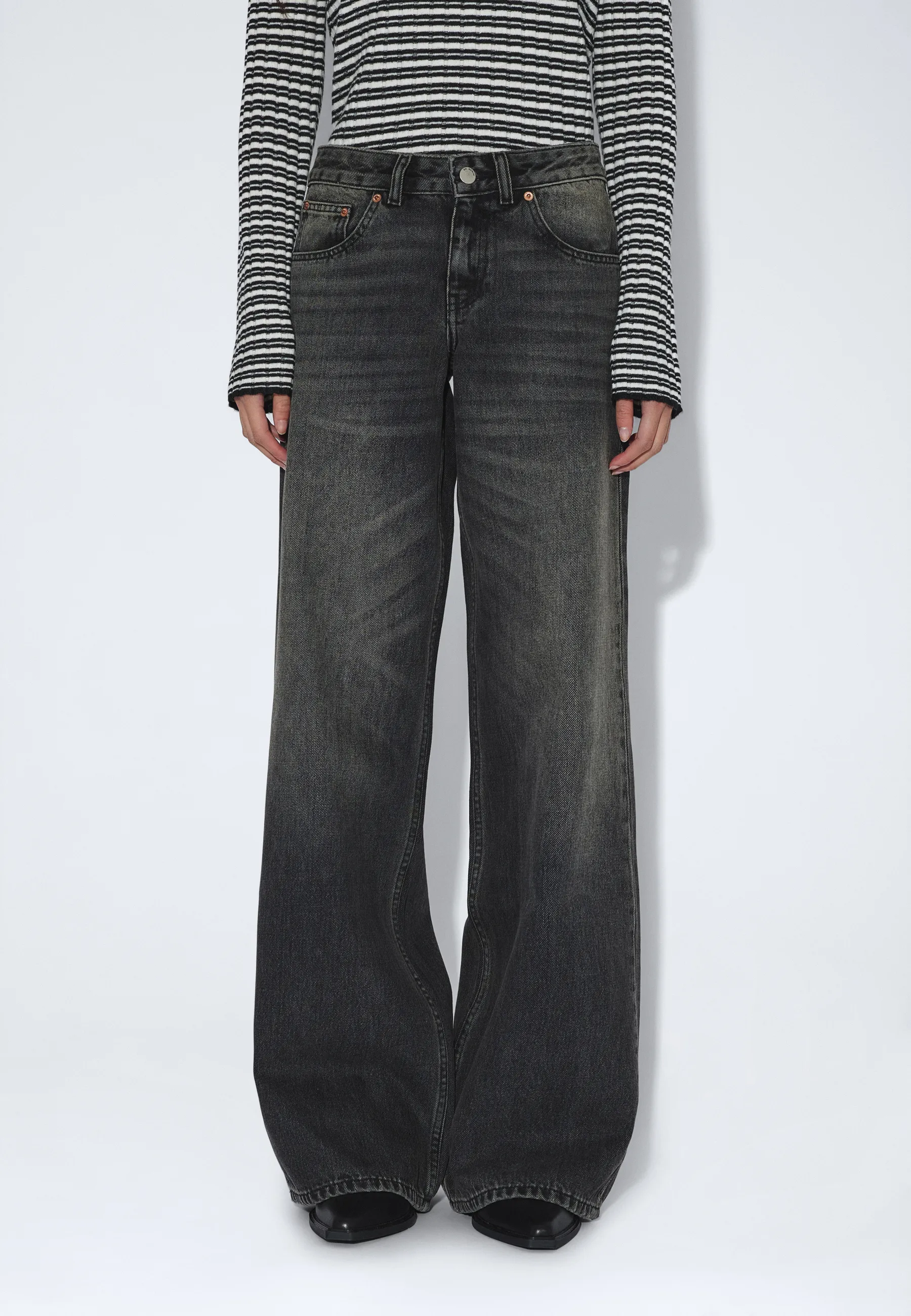 Rhue Low Wide - Aged Black Fade - Image 5